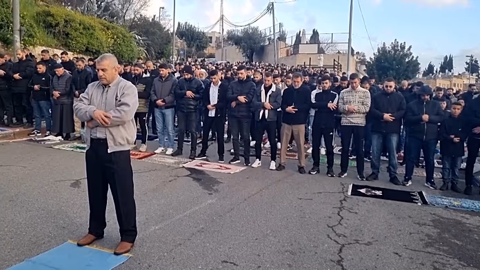 Tear gas and tension in Jerusalem as Eid prayers held outside al Aqsa