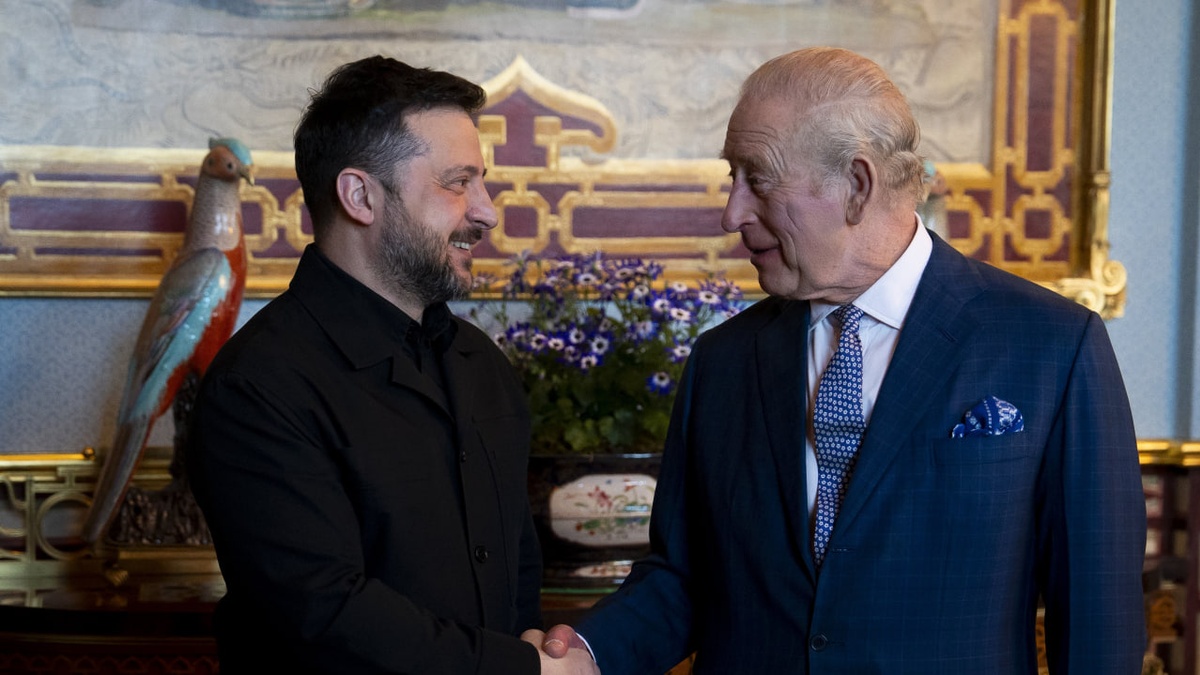 Zelenskyy gifts King Charles III iPad showing real-time Ukrainian military operations