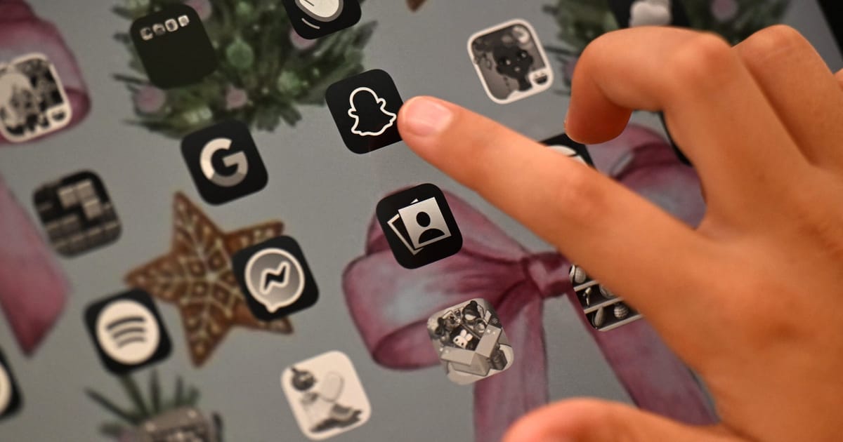 EU probes Snapchat for failing to protect kids from grooming and illegal goods – POLITICO