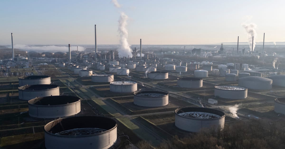 Europe prepares to approve historic emergency oil release – POLITICO