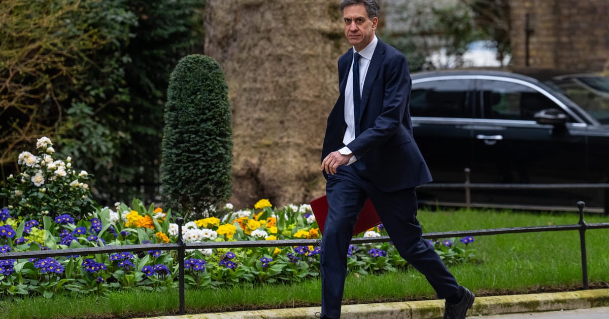 Miliband summons energy bosses to crunch talks on bills – POLITICO