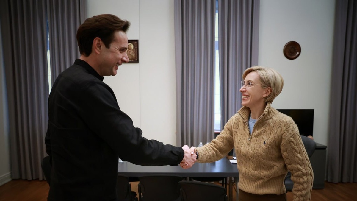 Vereschuk discusses evacuation logistics, donor funding for wounded with MOAS founder