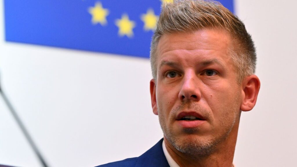 Hungary’s opposition Tisza still leads the election, but the gap is closing—and a win may not be enough for Ukraine