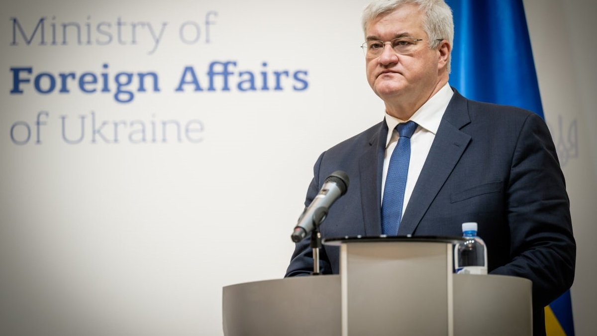 Updated display of Ukrainian weapons, drones opens at Foreign Ministry