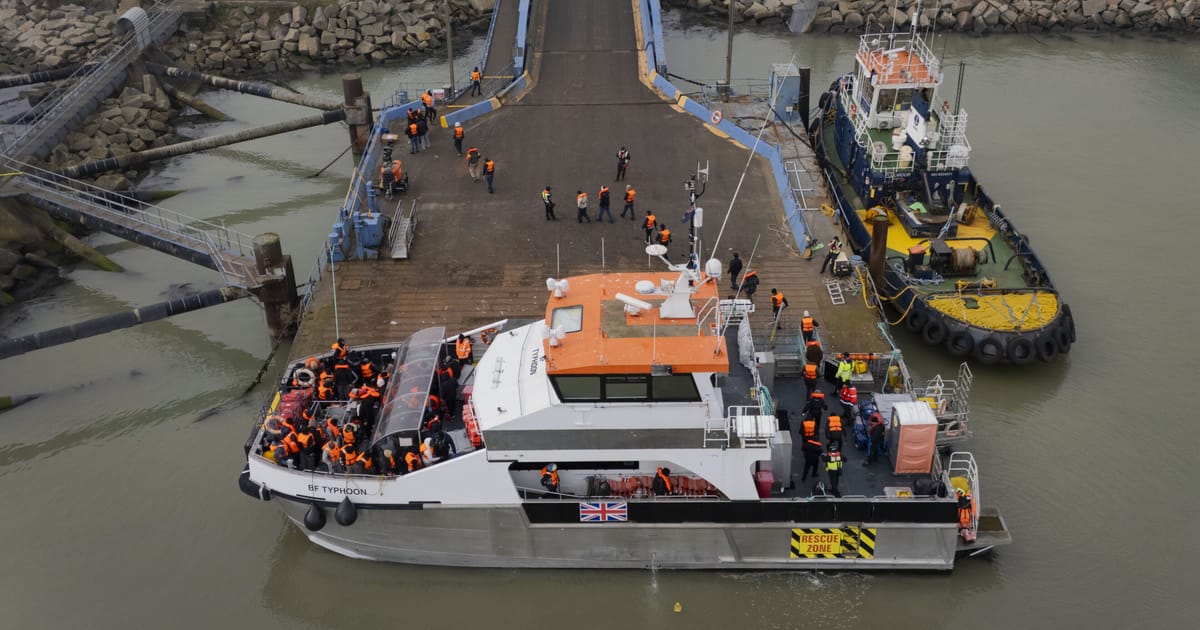 Be tougher on stopping small boats with migrants, Orbán tells Starmer – POLITICO