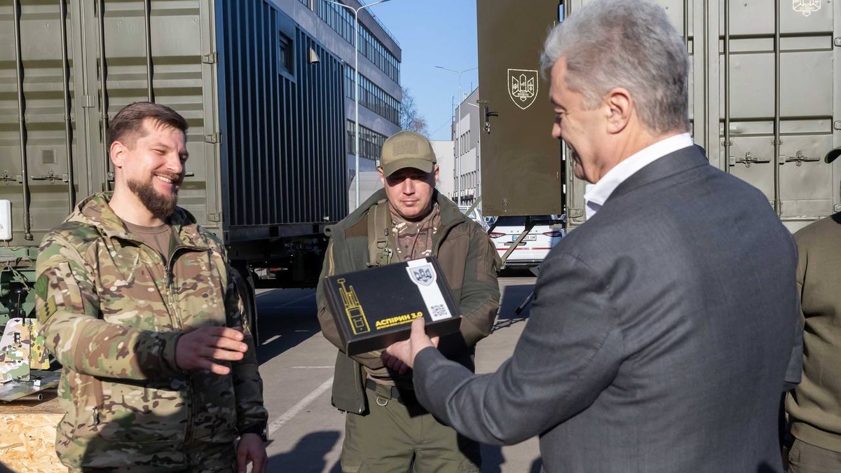 Poroshenko handed over equipment and drones to 19 units of the Defence Forces