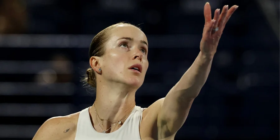 Svitolina reaches her third Indian Wells quarterfinal after Siniakova retires