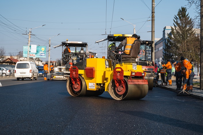The EIB provides Kyiv with €230M for road infrastructure repair.