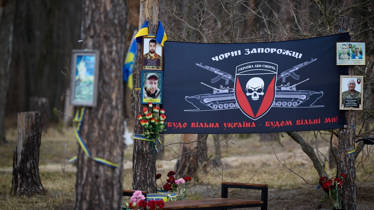 Zelenskyy honours memory of soldiers who died defending Moschun near Kyiv