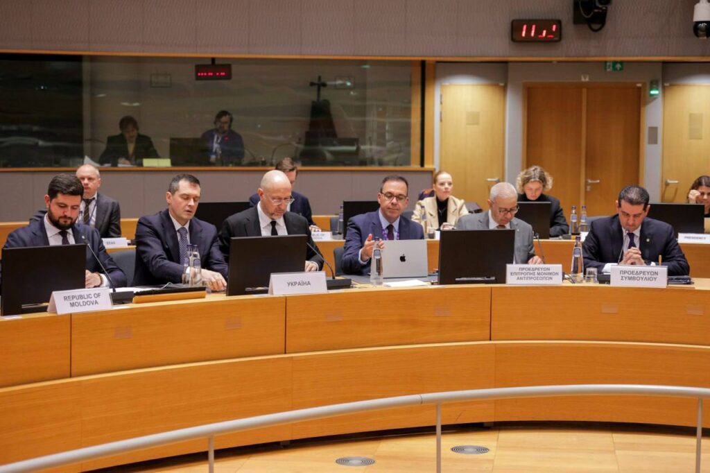 After a winter of blackouts, Ukraine and the EU stockpile energy repair equipment before Russia strikes again