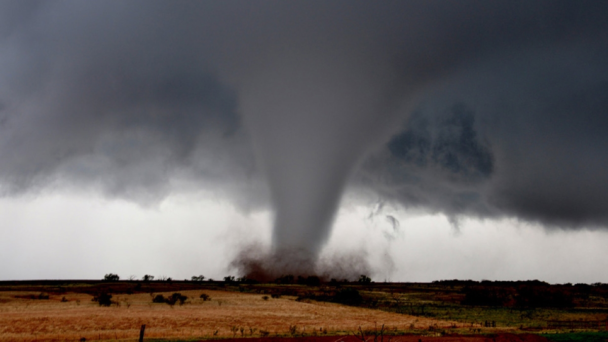 The True Story of a Tornado Scientist Who Got Trapped Inside One : ScienceAlert