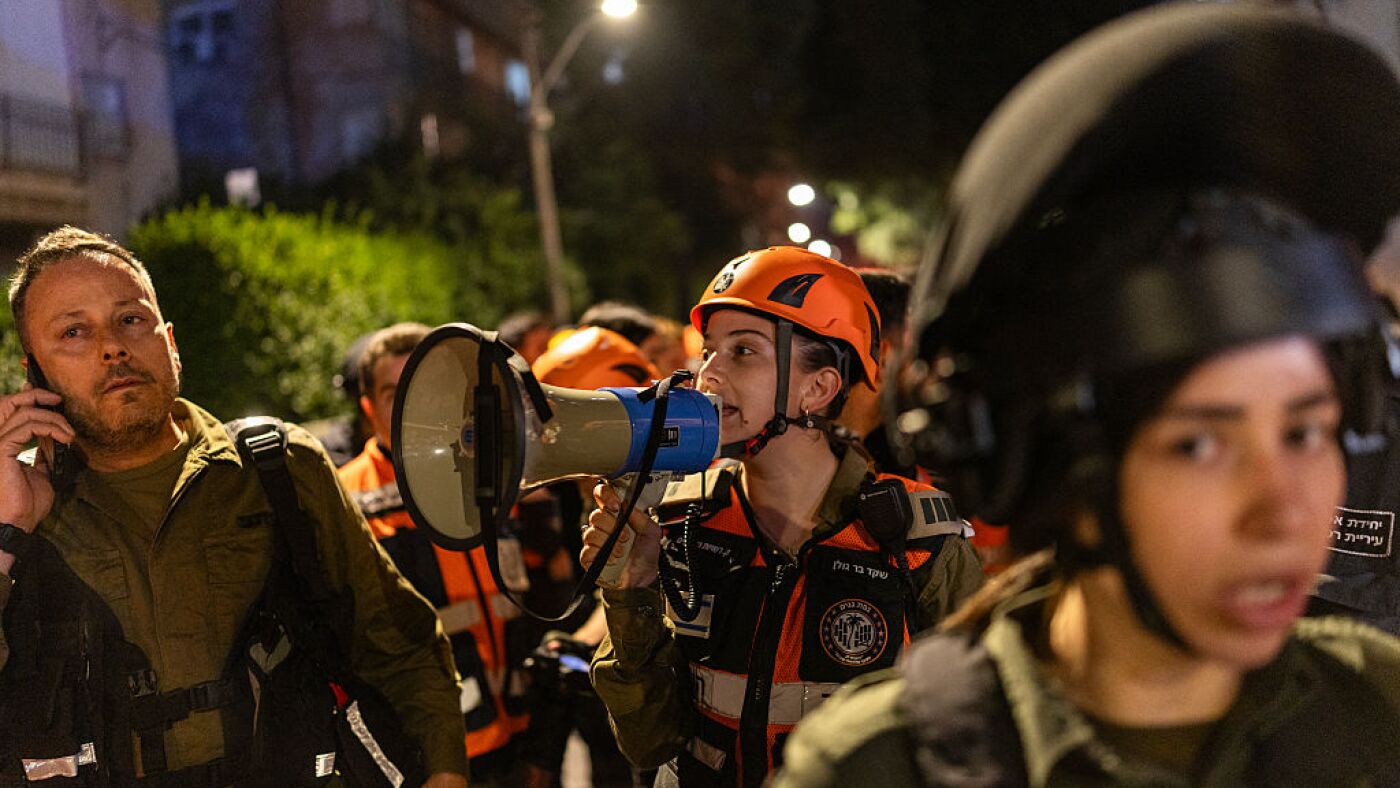 Iran retaliates after Israel kills 2 top Iranian officials : NPR