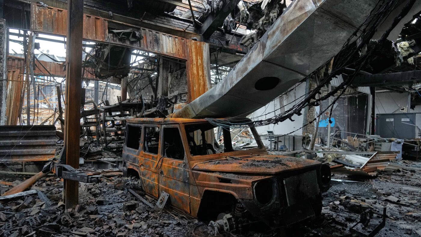 Iran warns U.S. against ground invasion, as Pakistan holds diplomatic talks : NPR