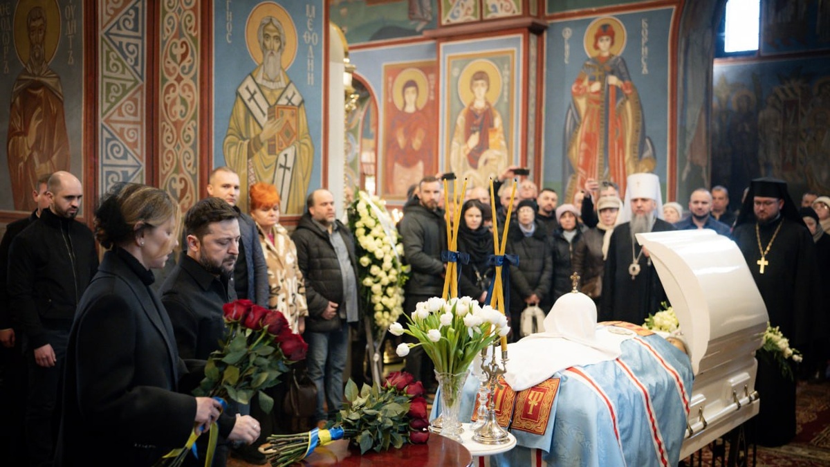 Zelenskyy attends farewell ceremony for Patriarch Filaret