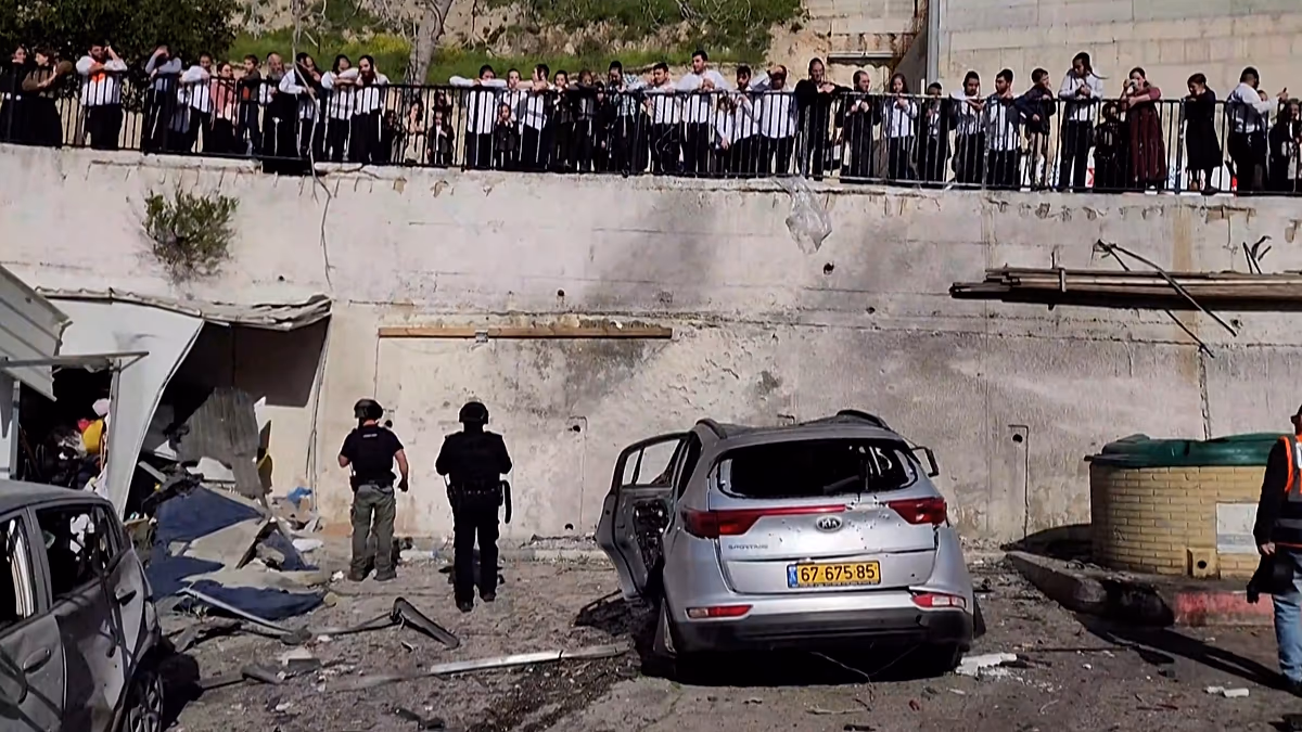 Video. Israel: Hezbollah rocket from Lebanon strikes Safed, injuring several people