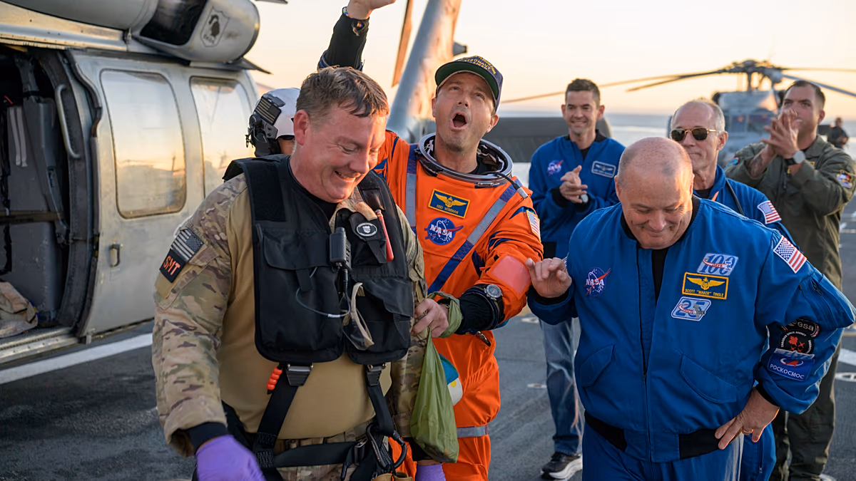 Video. Moment Artemis II capsule splashes down in Pacific