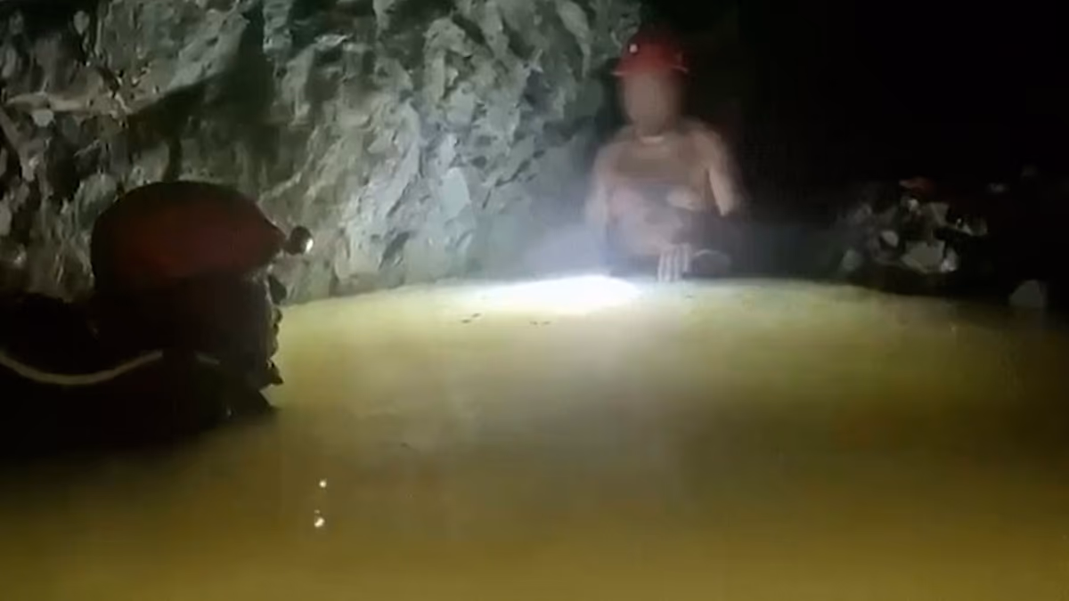 Video. Mexico: Miner rescued alive after 14 days trapped underground