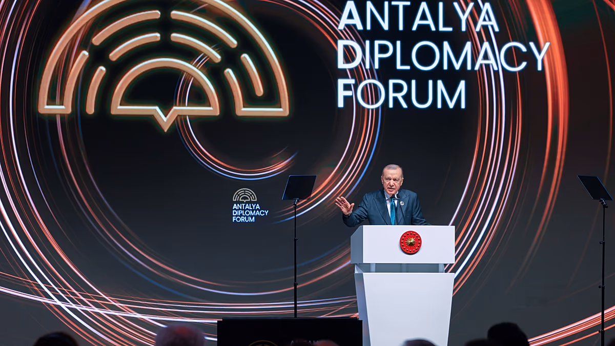 Turkey rallies global middle powers in Antalya amid Hormuz crisis