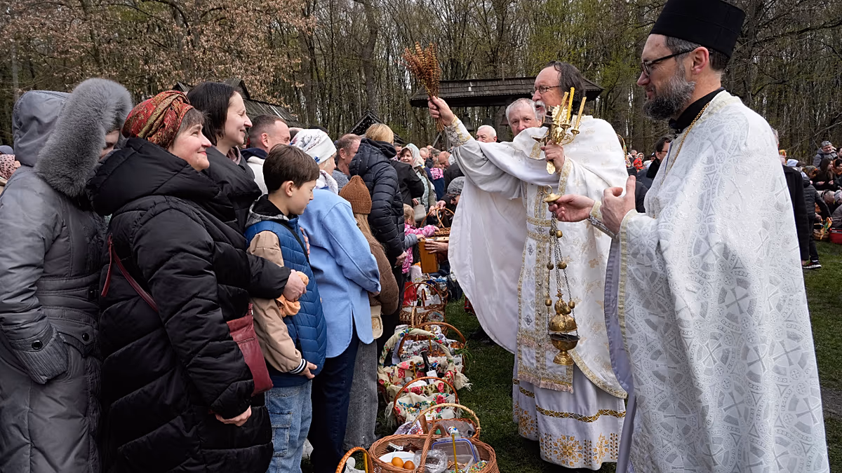 Ukraine and Russia accuse each other of breaching 36-hour Orthodox Easter ceasefire