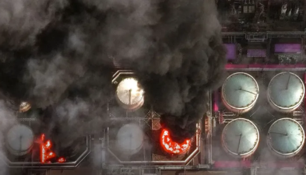 Ukraine’s forces hit five strategic plants, 10 oil facilities in March