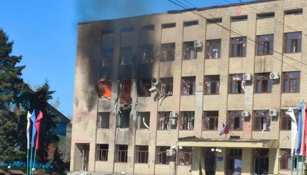 Drone strikes occupation administration building in Starobilsk, Luhansk region