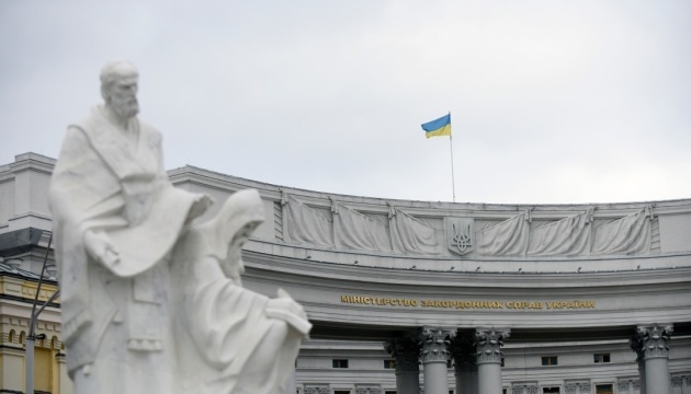FM monitors ship with stolen grain, stays in contact with Israel