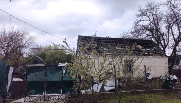 Russians strike residential neighborhood in Zaporizhzhia, leaving one injured