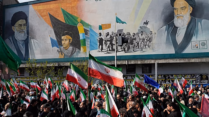 US-Iran ceasefire on brink of collapse as talks stall and Strait of Hormuz crisis deepens