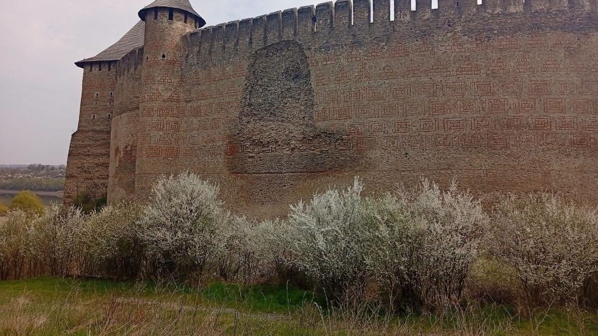 Part of wall collapses at Khotyn Fortress – Mayor