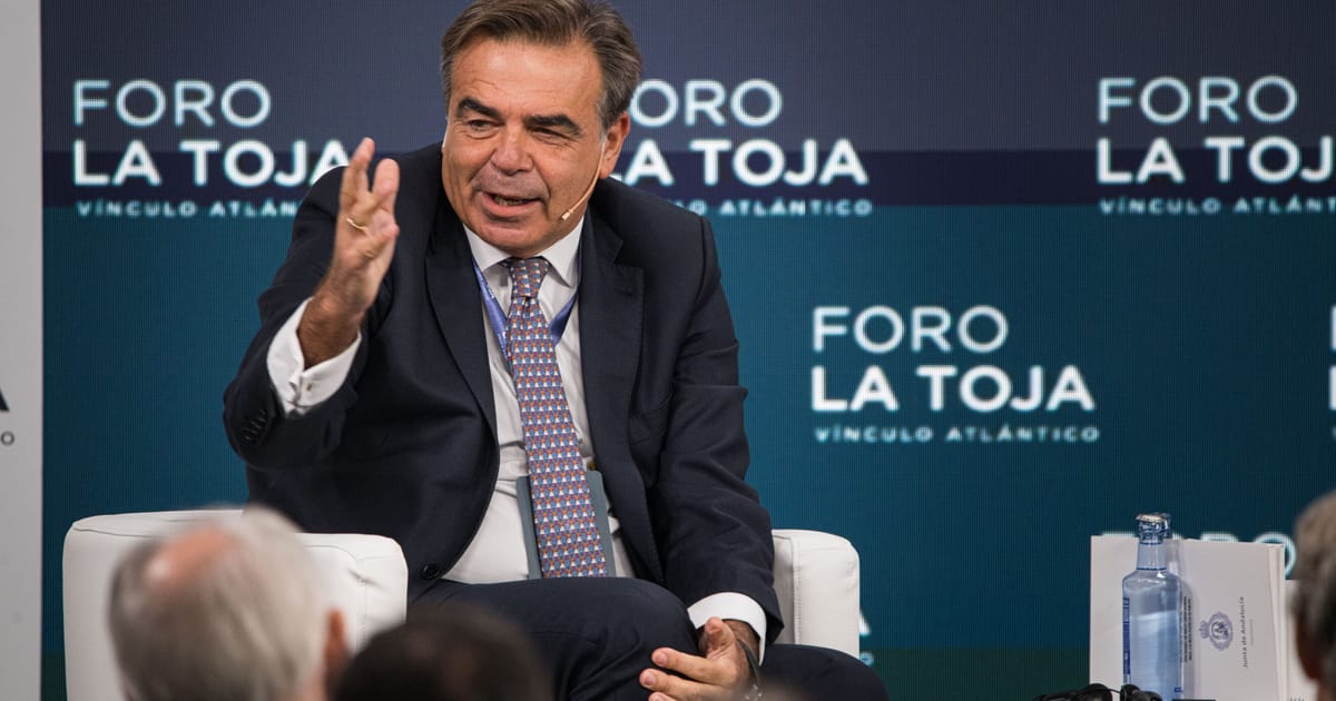Former EU Commissioner Schinas to replace ousted Greek farm minister