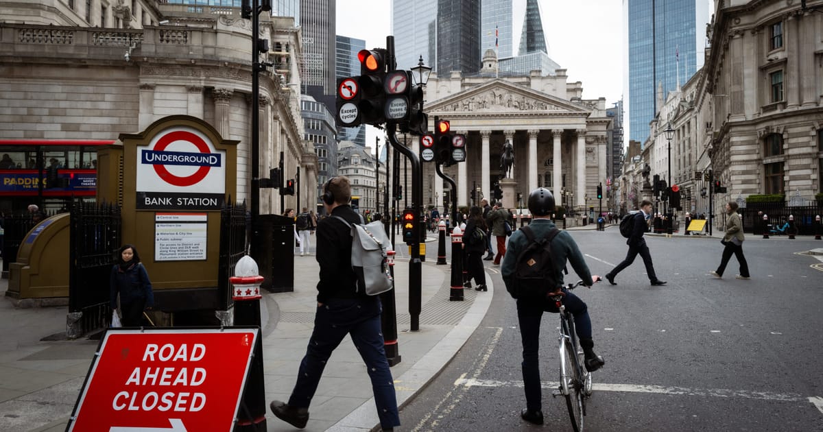 Iran war risks private credit crisis and AI bubble bursting, Bank of England warns – POLITICO