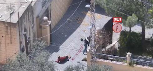 Three Hezbollah operatives surrender in close-range battle as fighting rages in Bint