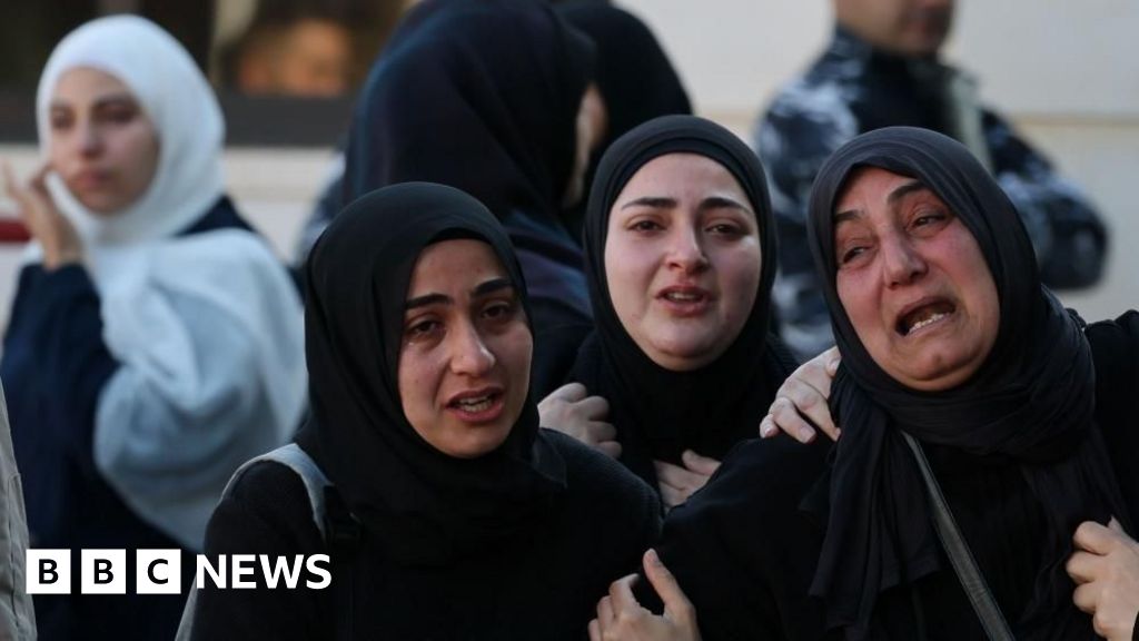 Israel steps up strikes on Lebanon and Hezbollah attacks continue as talks loom – BBC