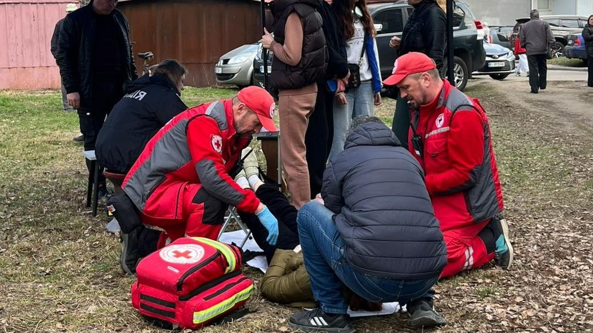 URCS working in Poltava at site of Russian UAV attack aftermath liquidation