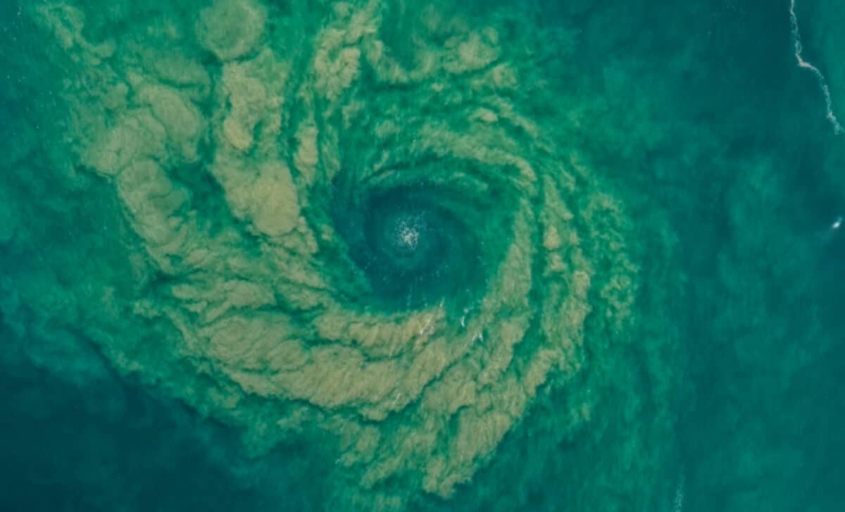 He Was Flying His Drone Over a Crowded Australian Beach When He Spotted an Underwater Tornado, Invisible and Dangerous for Anyone in the Water