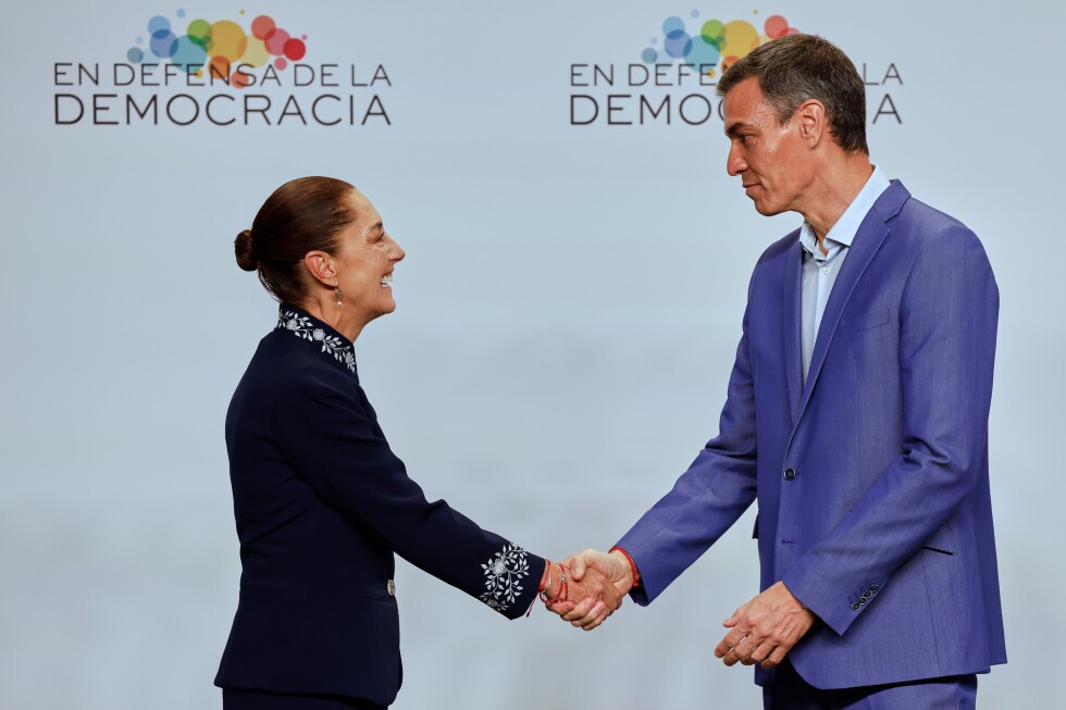 With a handshake, Spain and Mexico put diplomatic tussle over colonial past behind them