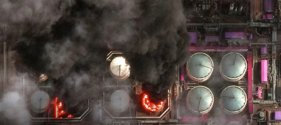 March on fire: Ukraine hits 10 refineries, 12 air defense systems, 5 Russian factories, halting missile chip supply for 6 months (MAP)