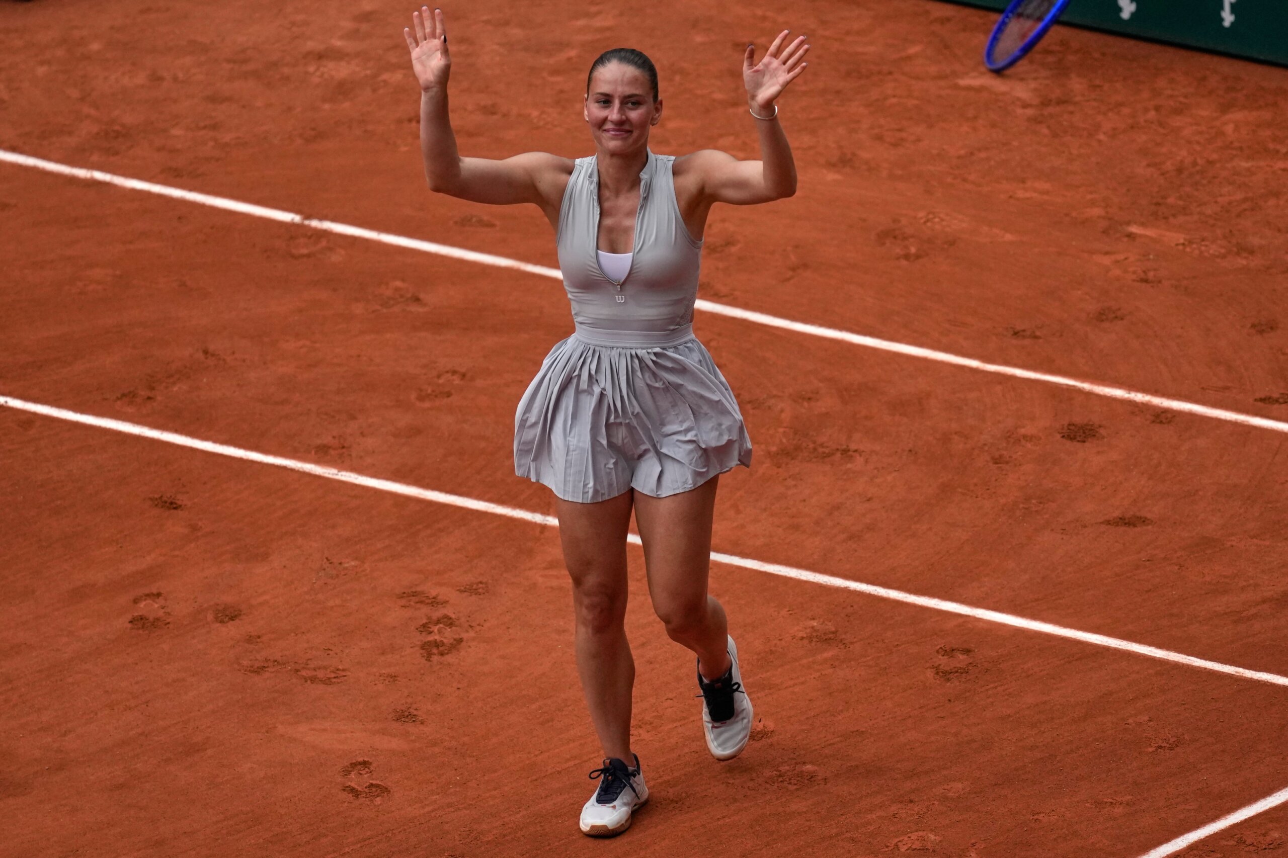 Marta Kostyuk stuns 4-time champion Iga Swiatek on big day for Ukraine at French Open
