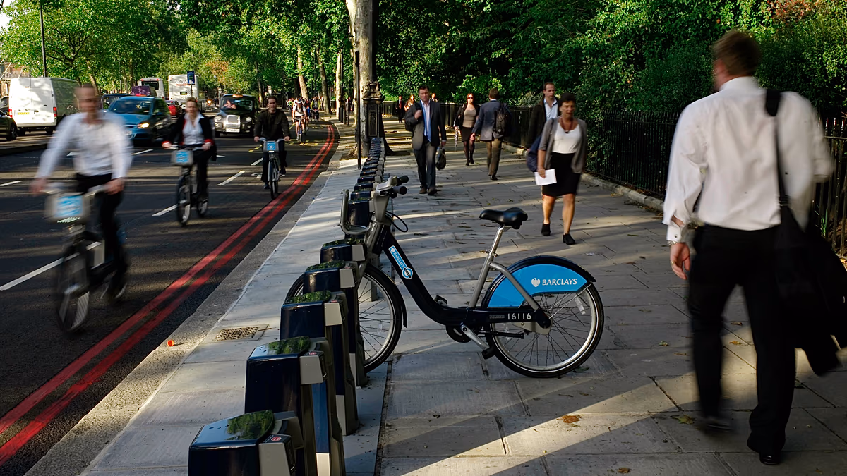 ‘Another day, another leader’: Londoners react to Starmer’s resignation