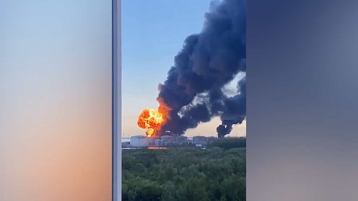Video. Moment explosion erupts at Russian oil terminal in St. Petersburg after Ukrainian drone attack