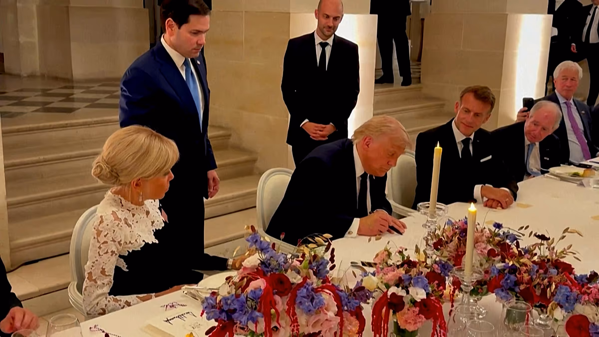 Video. Watch: Moment Trump signs US-Iran agreement at Versailles