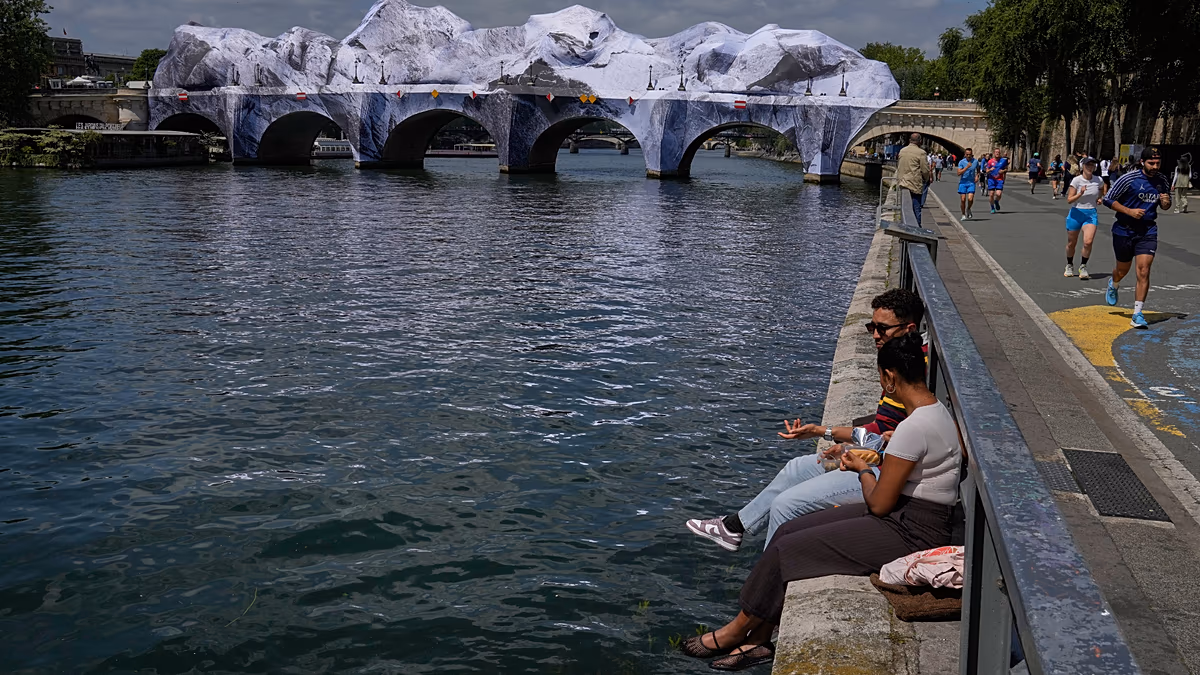 Video. Crowds flock to JR’s giant cave installation on Paris’ Pont Neuf