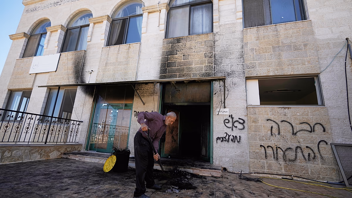 Video. Israeli settlers torch mosque in West Bank village of Jiljilya