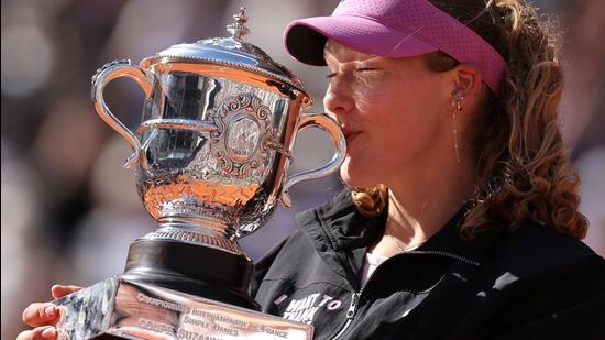 Russia-Ukraine animosity feels hollow at Roland Garros