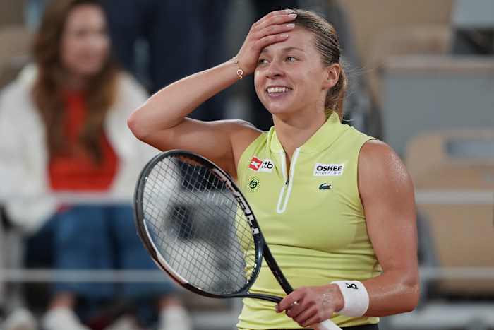 Kostyuk of Ukraine and Andreeva of Russia pose separately for pre-match photo at French Open