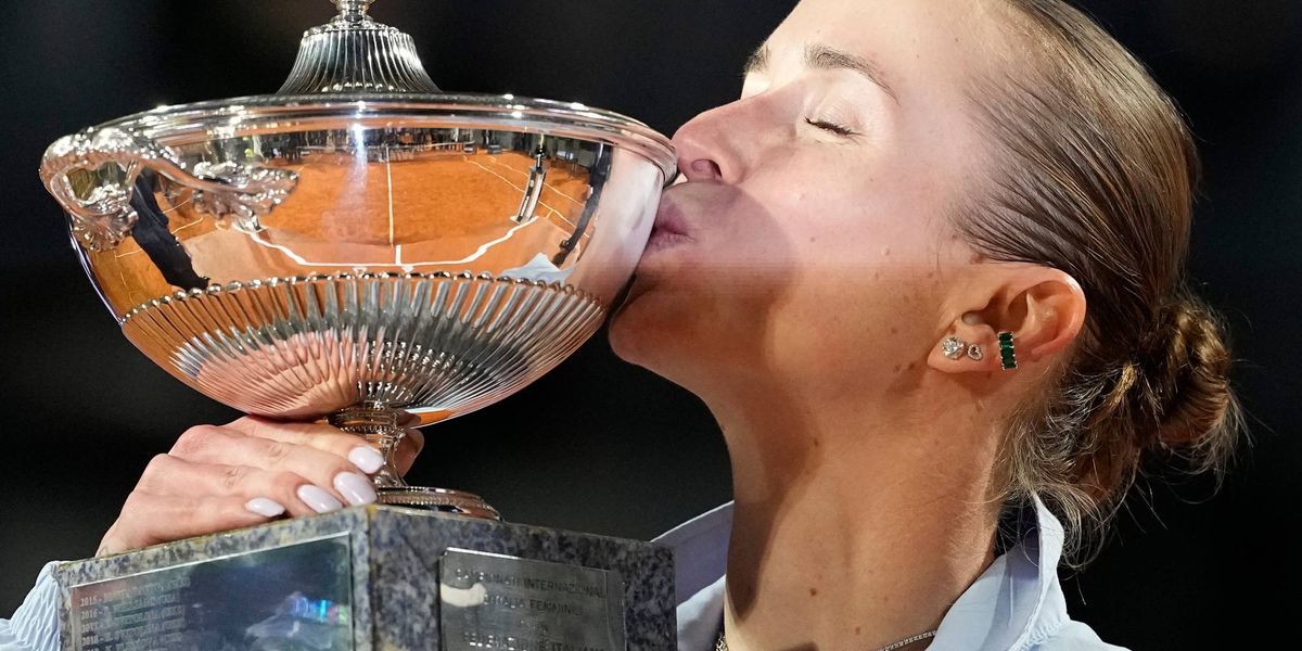 Elina Svitolina and Marta Kostyuk raise trophies for war-torn Ukraine on the tennis court