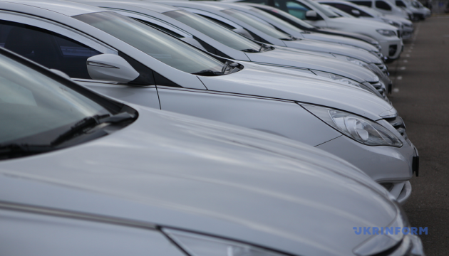 New car sales in Russia plunge amid fuel crisis