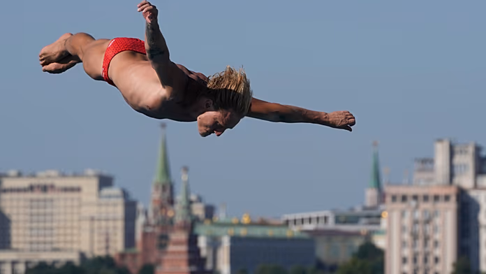 High divers take the plunge at Moscow's Two Rivers festival