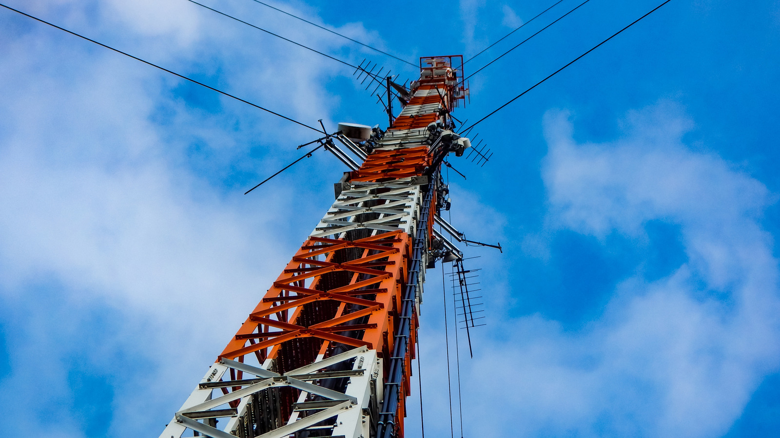 The Tallest Broadcast Tower In America Is An Unbreakable Record